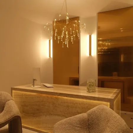 Golden Luxury Aparthotel