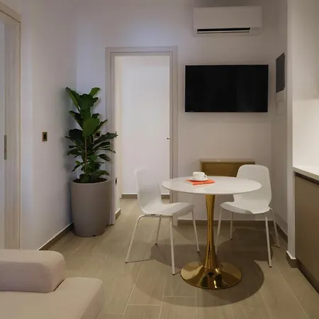 Golden Luxury Aparthotel